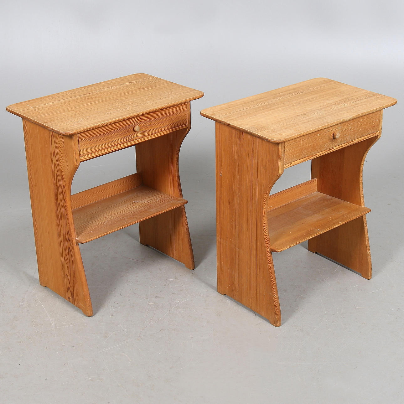 SÄNGBORD, ett par, "Guldheden", Carl Malmsten, 1900-talets mitt.