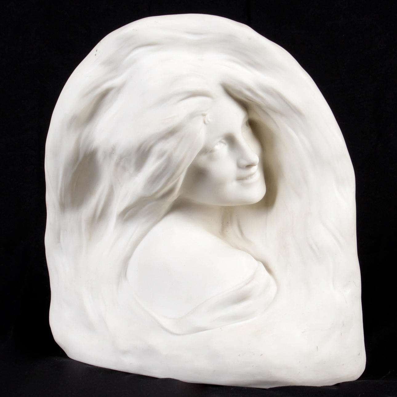 SKULPTUR, parian, "Leendet", Gustavsberg, 1900-talets första kvartal.