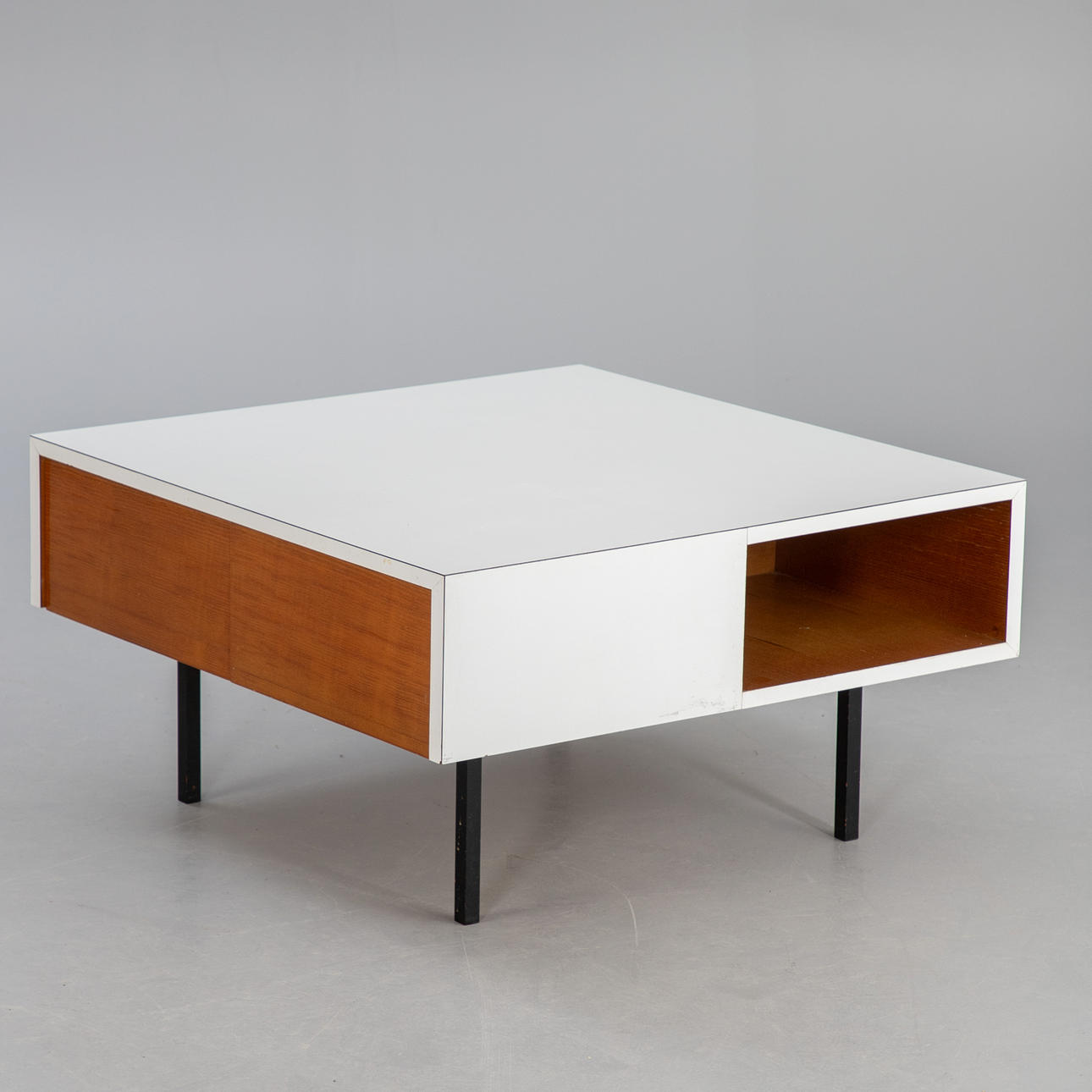 Sidobord/soffbord med lådor.