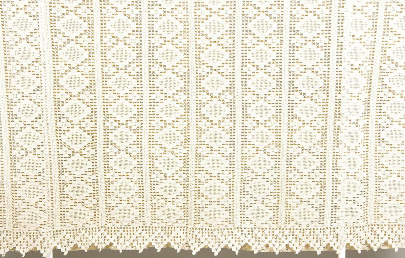 SÄNGÖVERKAST, virkat.