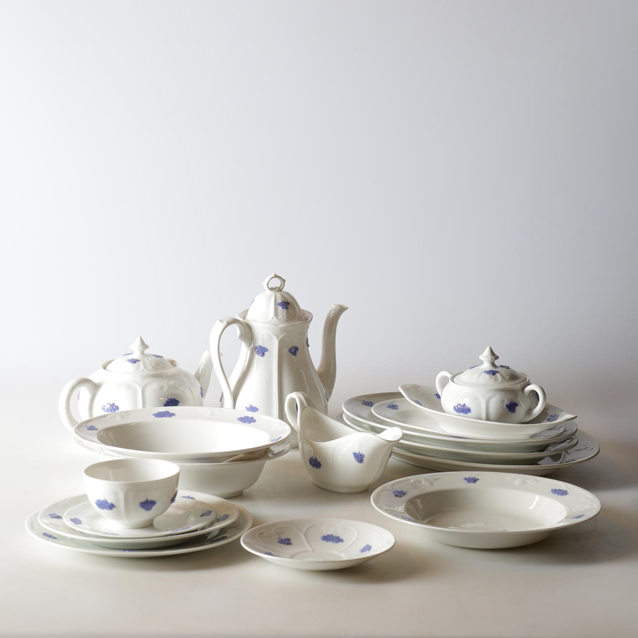 SERVIS, 75 delar, porslin, "Blå Blom", Gustavsberg & Rörstrand.