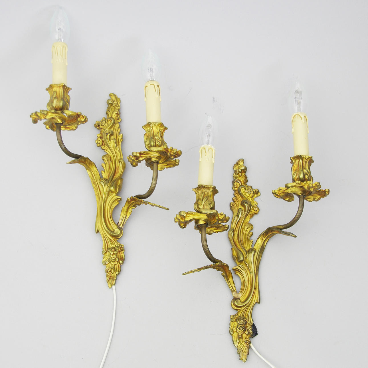 VÄGGLAMPETTER, 1 par 2-armade, mässing, rokokostil.