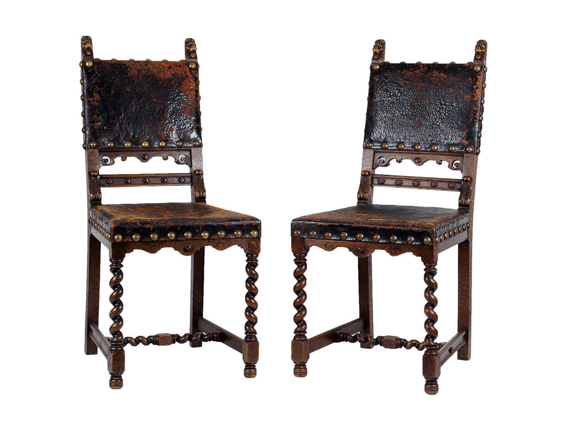 HISTORISMUS. STOLAR, 2 st med svarvade ben och läderklädsel, lejonknoppar.