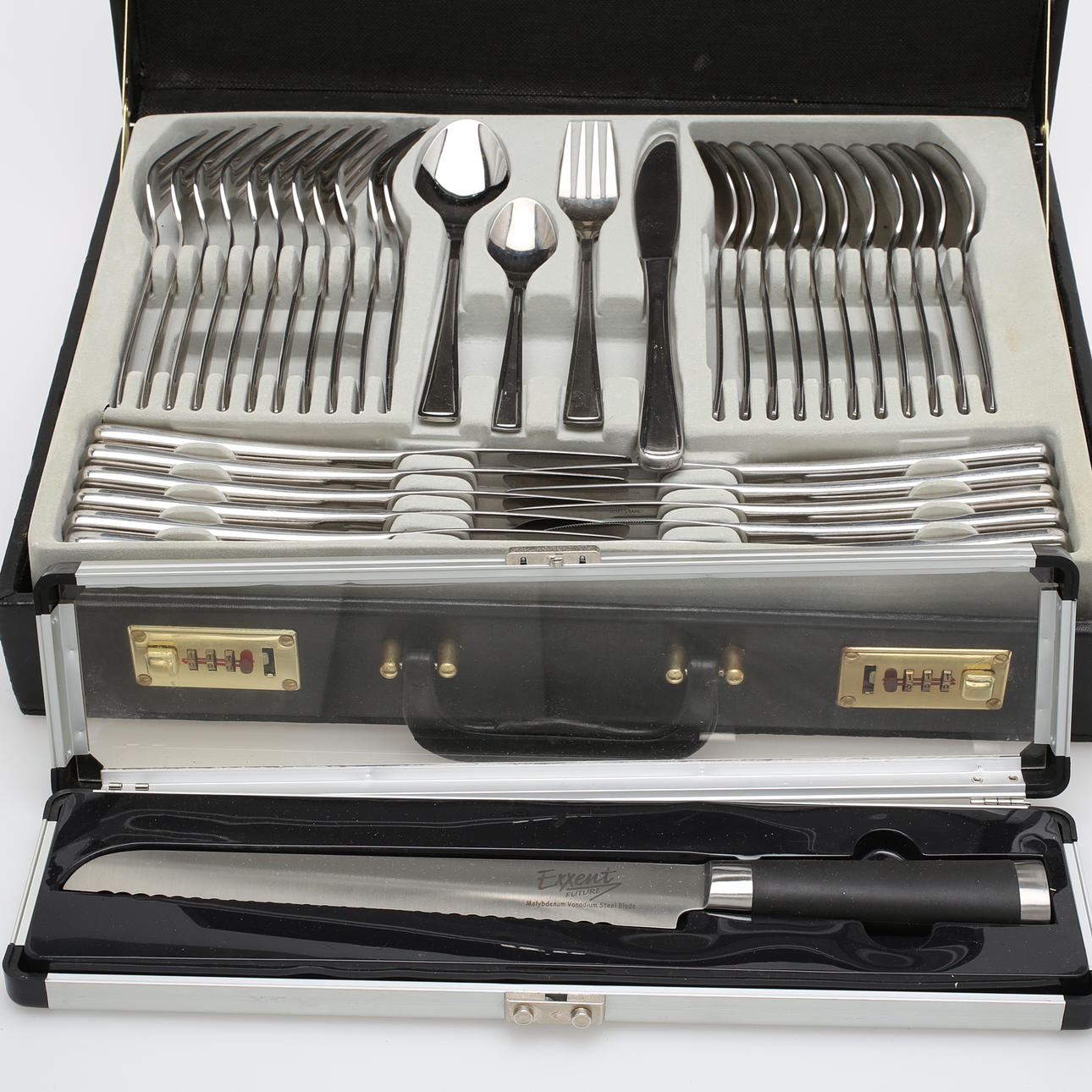 BESTICKSERVIS i väska, 70 delar samt KNIV "Exxent", rostfritt stål.