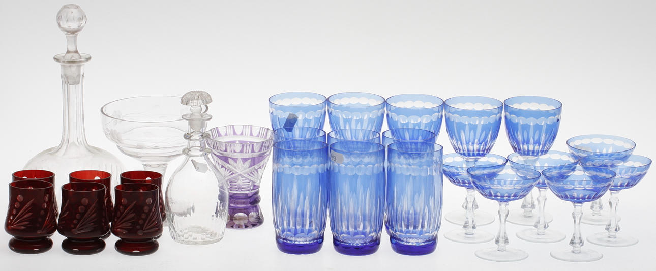 GLASFÖREMÅL, bl.a. Böhmiskt, 1900-tal.