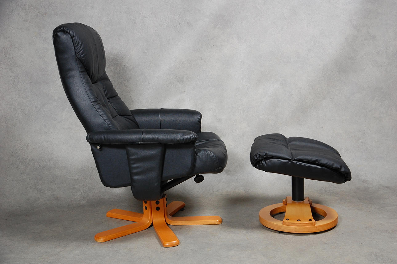 FÅTÖLJ fällbar MED FOTPALL.