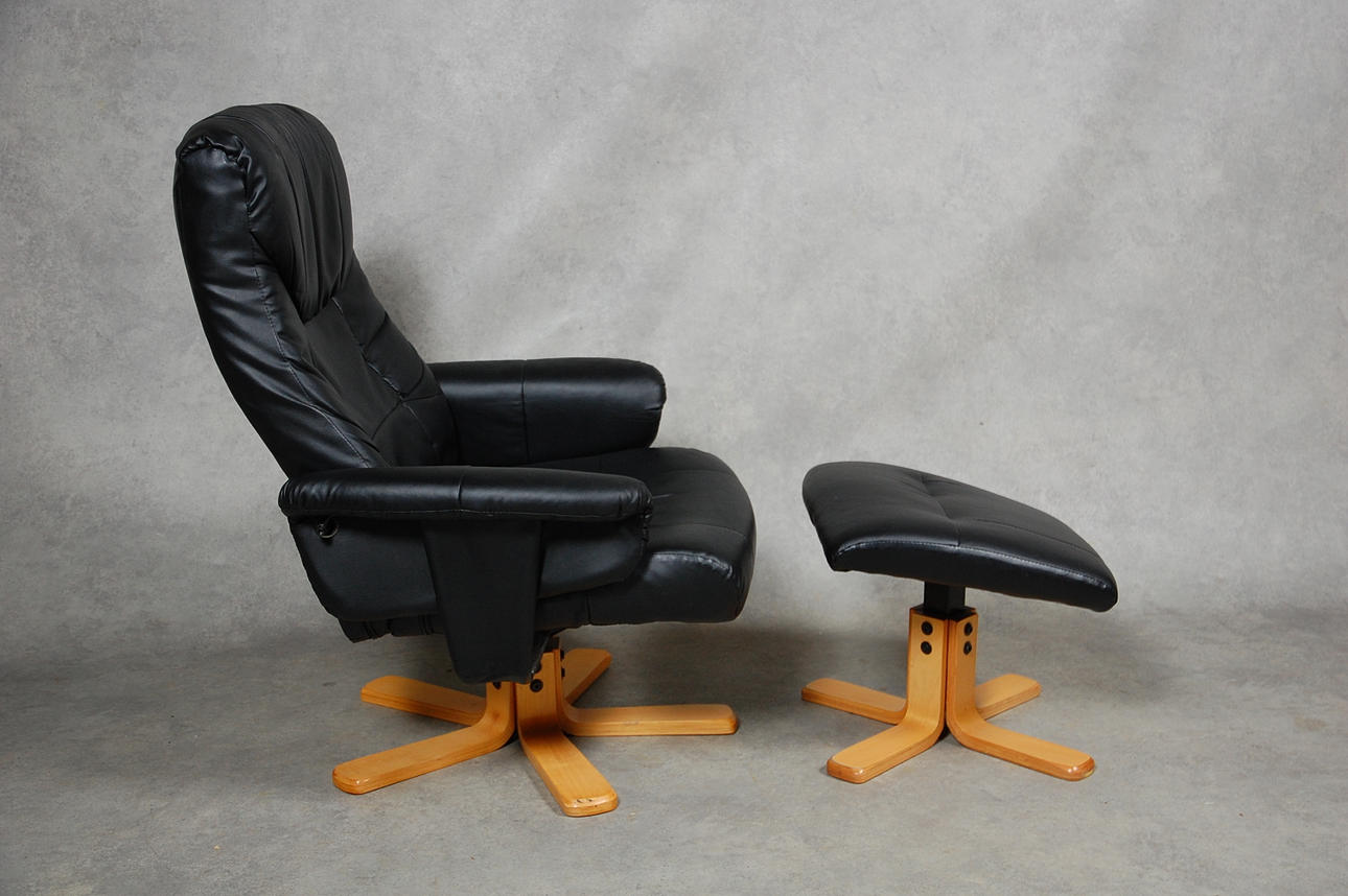 FÅTÖLJ fällbar MED FOTPALL.