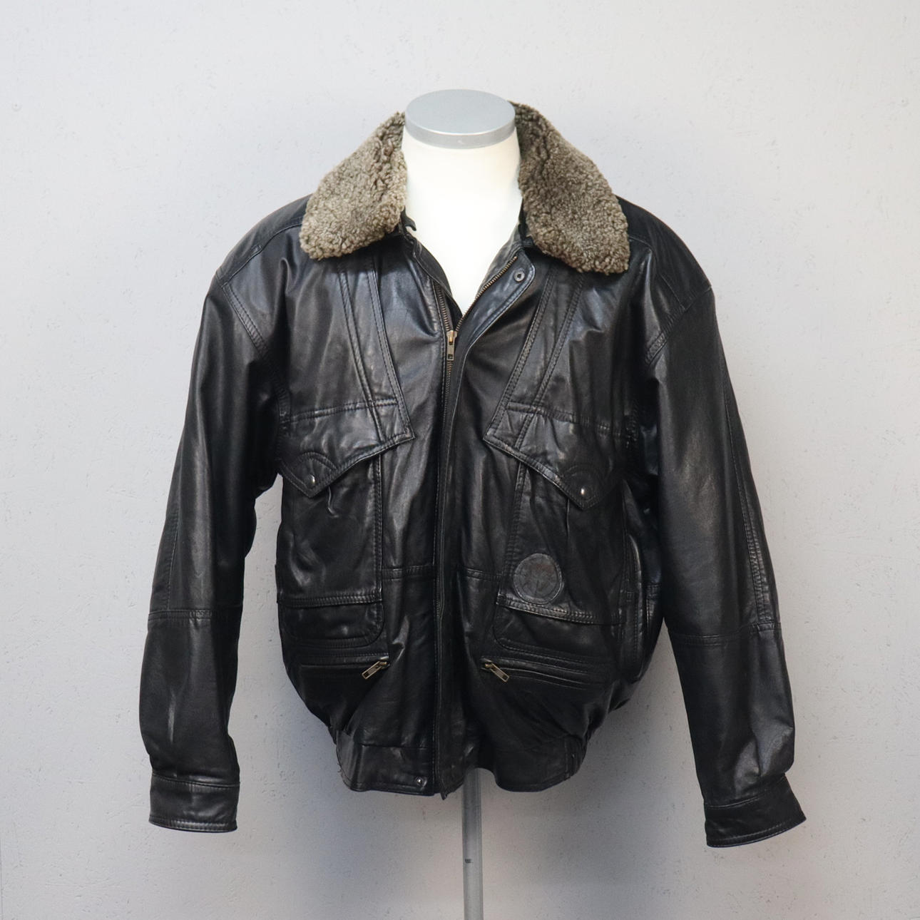 Paris-Dakar leather jacket, detachable collar and lining.
