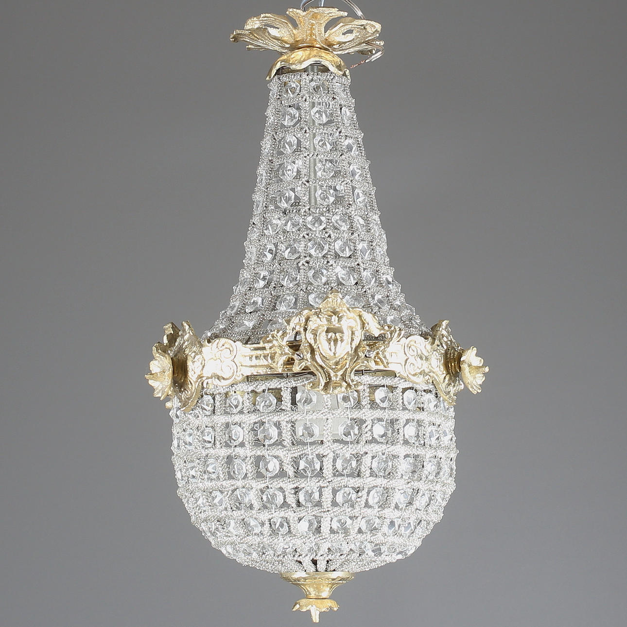 LJUSKRONA, Louis XVI-stil, metall/mässingsstomme, med prismor, 1900-tal.