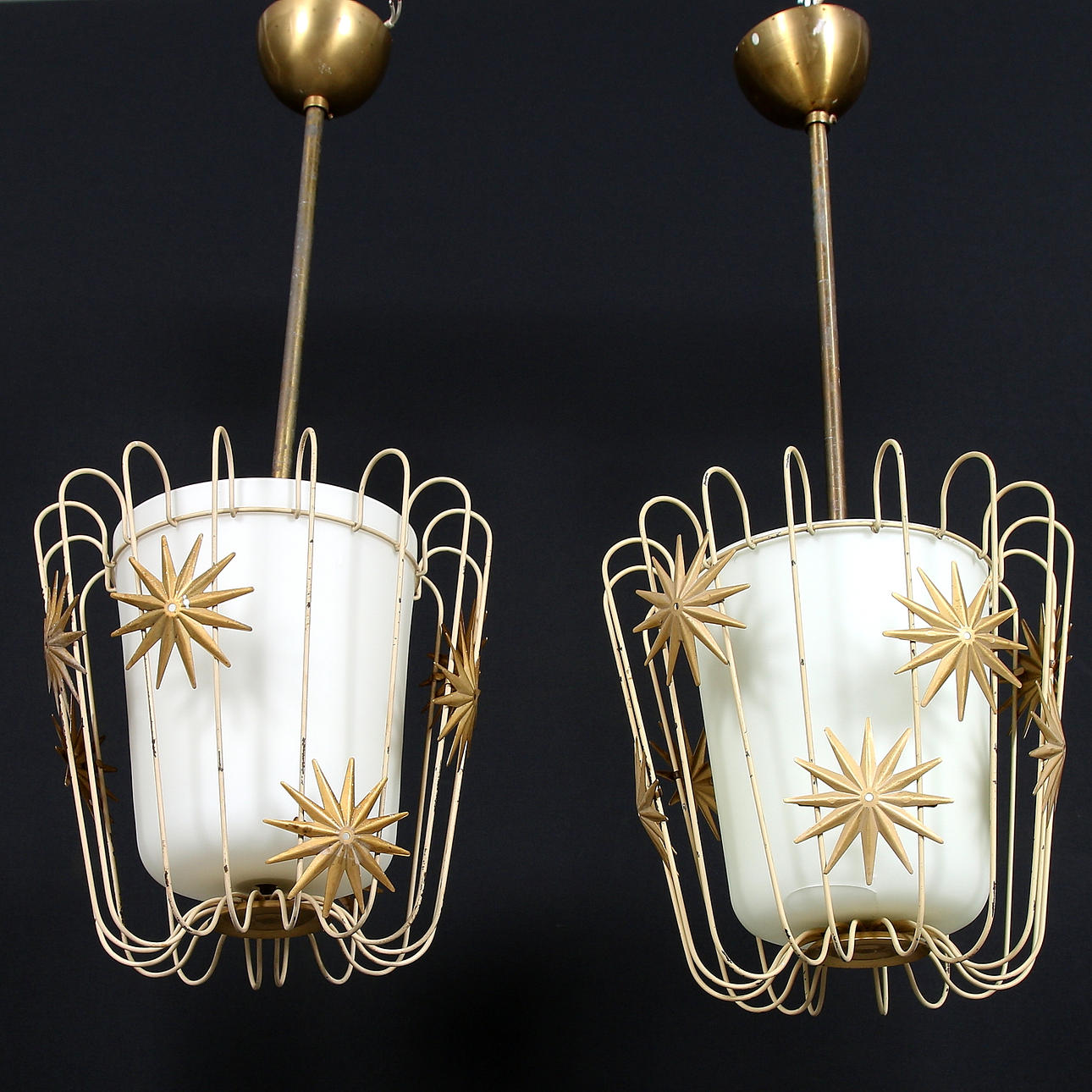 TAKLAMPOR, ett par, mässing, metall och glas, sannolikt Hans Bergström, Ateljé Lyktan, 1940-tal.