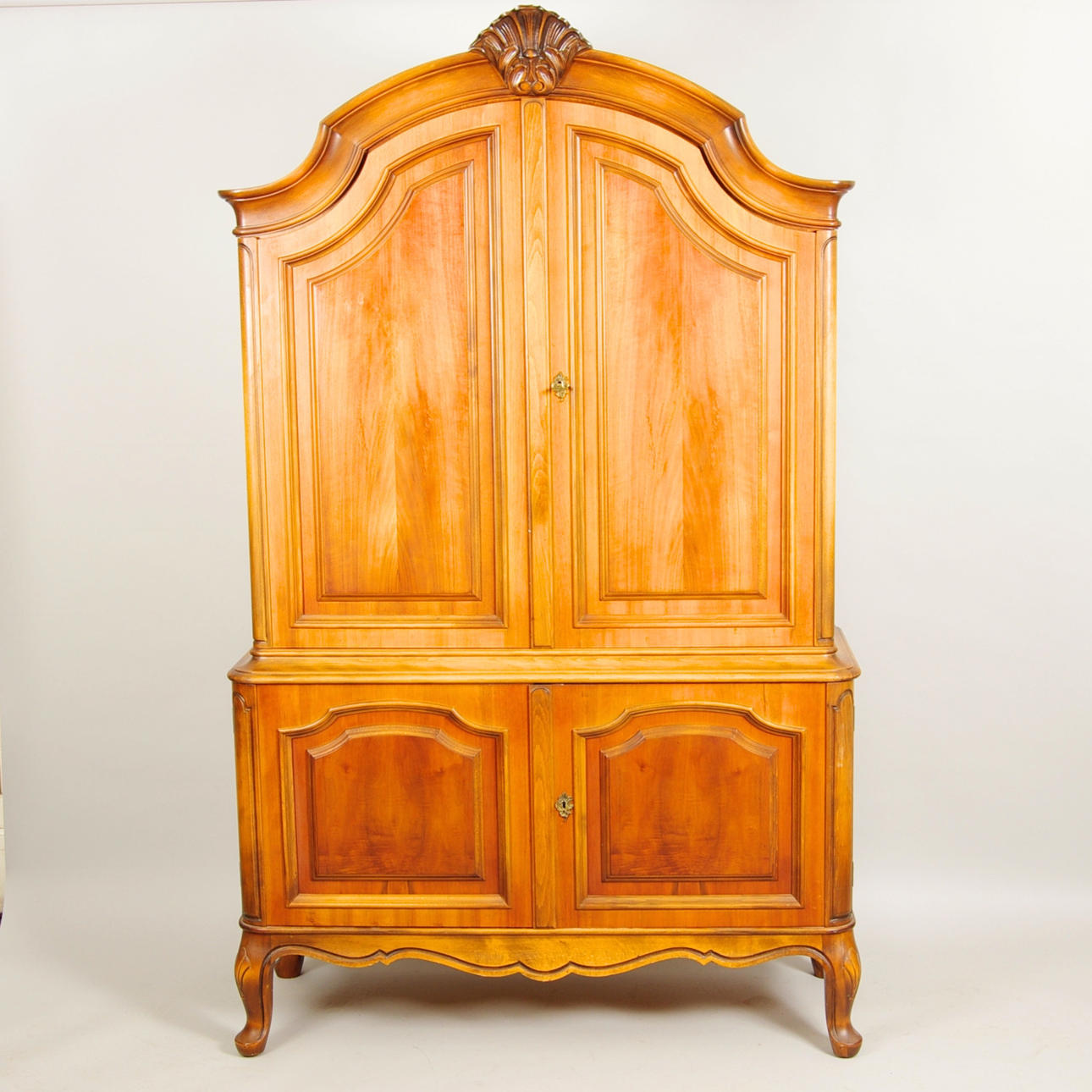 MATSALSSKÅP, mahogny, rokokostil, 1900-tal.