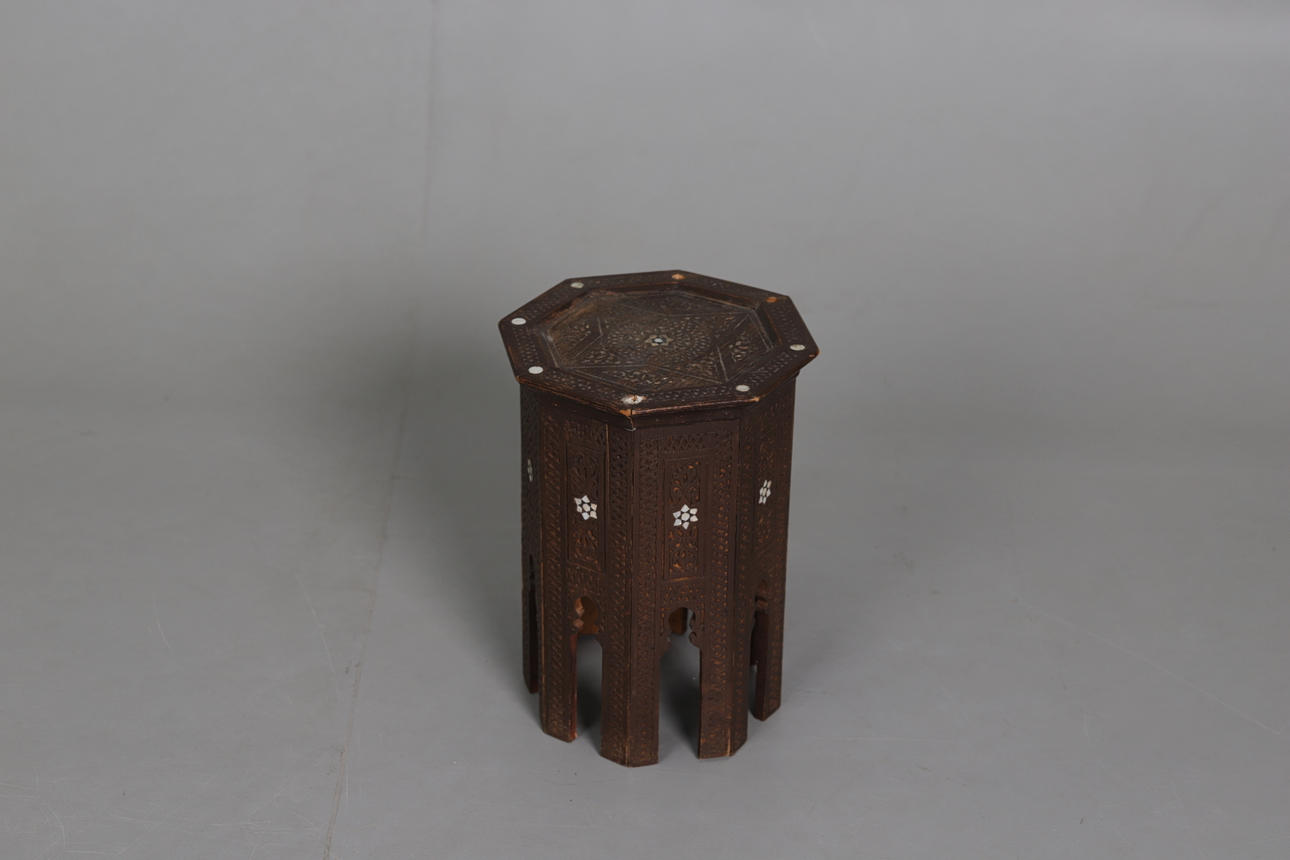 BORD I MORISK STIL, 1900-TAL.