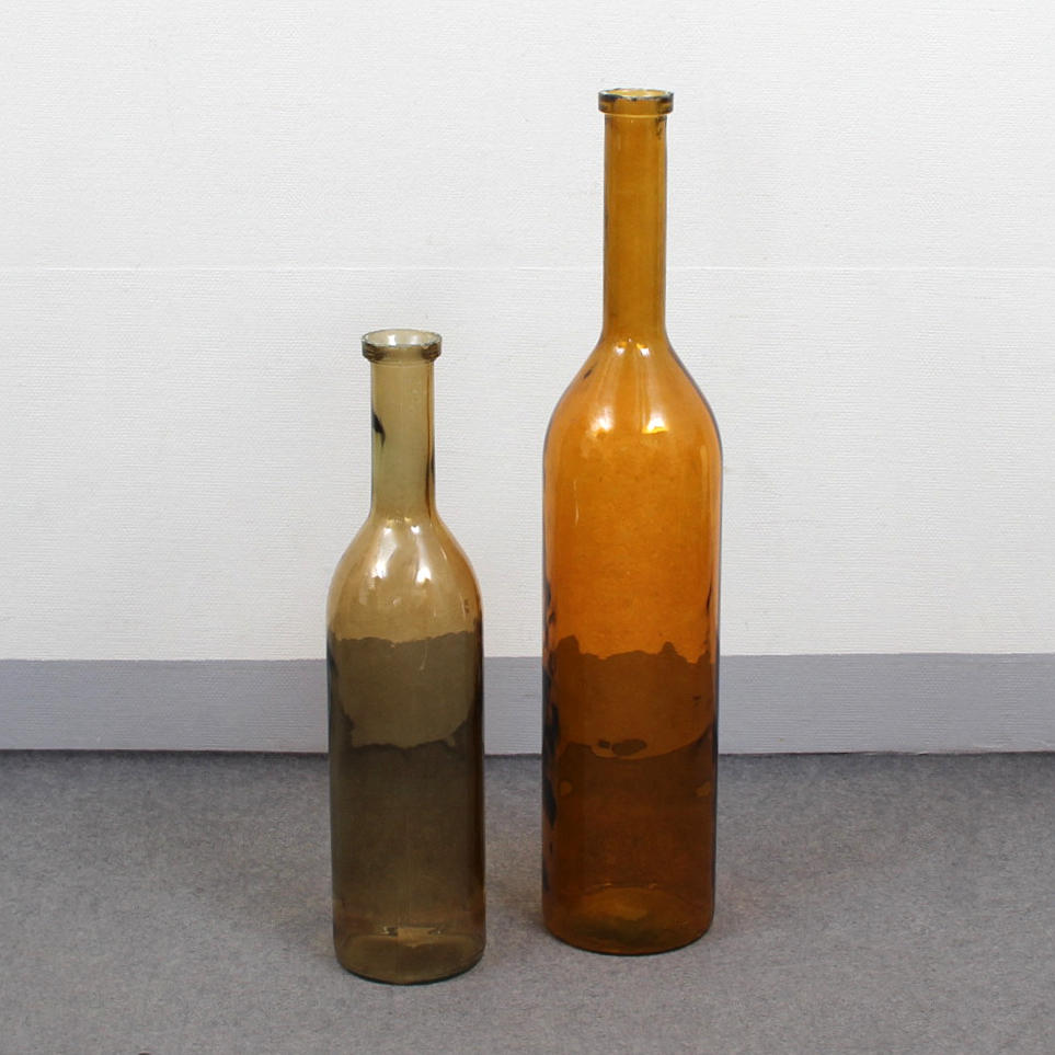 2 STORA "GOLV" FLASKOR (101 CM, 76 CM) BRUNTONIGT GLAS, SAMTIDA.