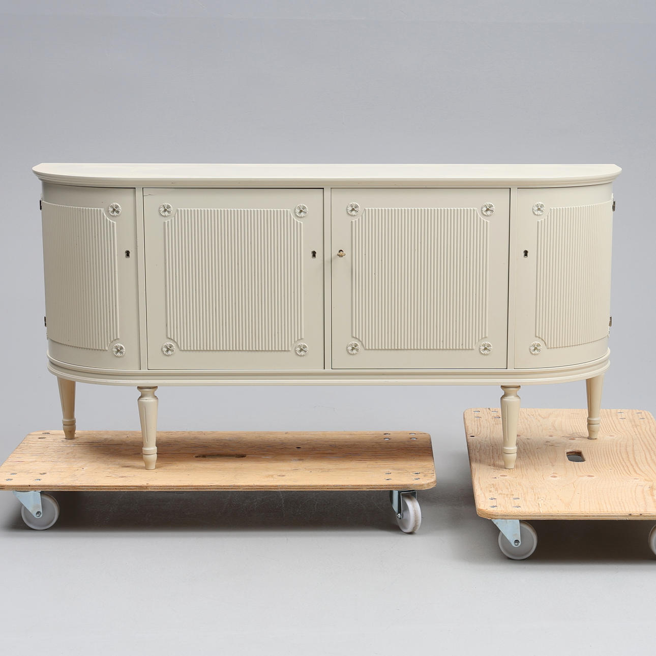 SENKKI. Kustavilainen tyyli, 1900-luku.