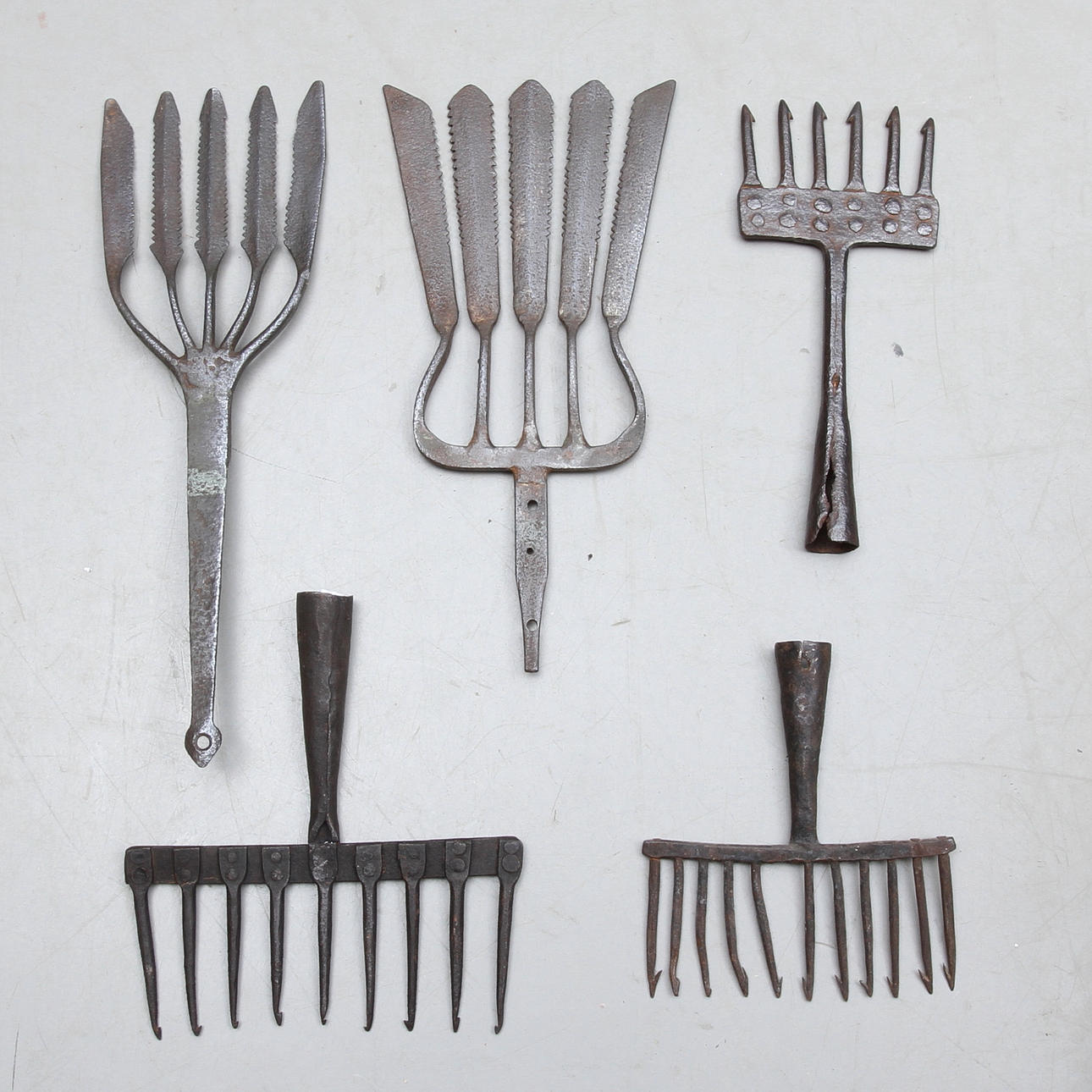 LJUSTER, 5 st, järn, allmoge, 1700/1800-tal.