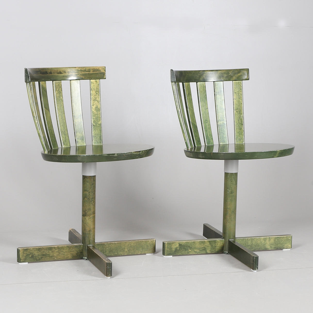 SNURRSTOLAR, ett par, Edsbyverken, 1900-talets andra hälft.