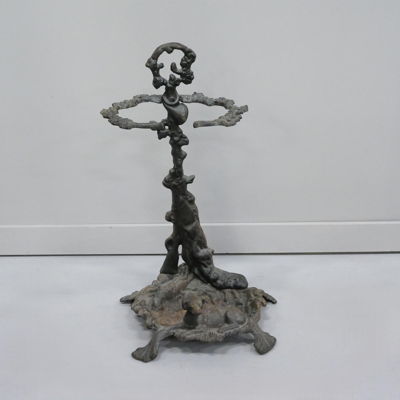 SATEENVARJOTELINE. VALURAUTAA.