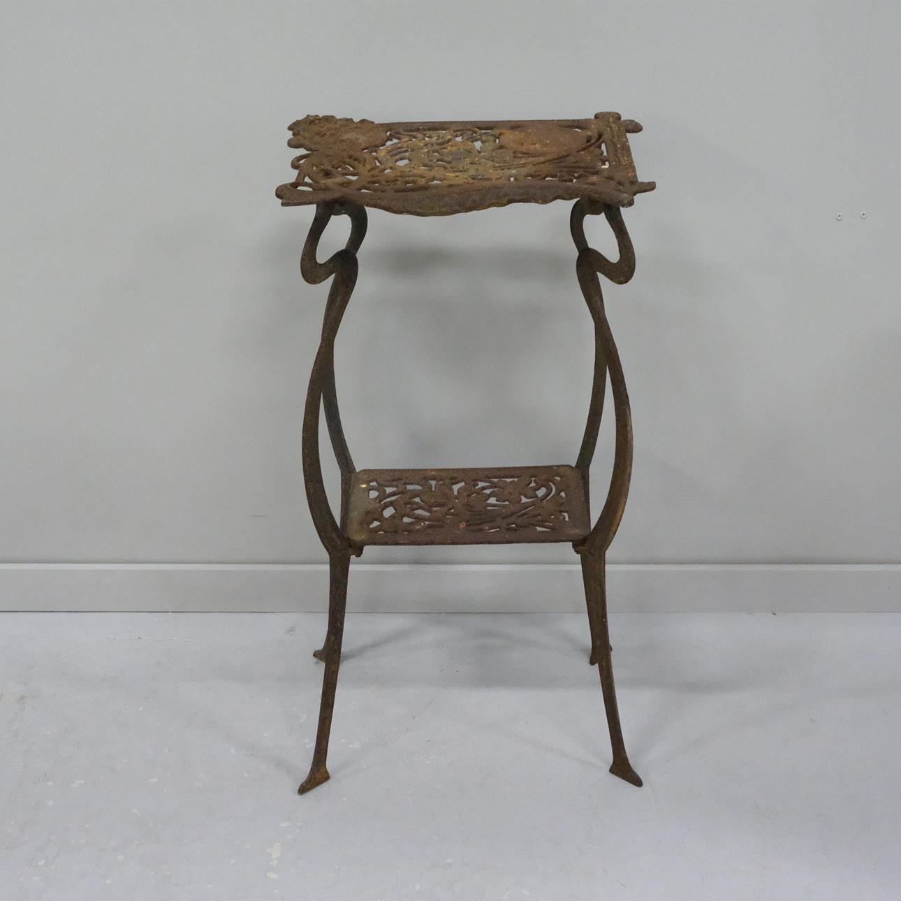 JALUSTA. VALURAUTAA. JUGENDTYYLINEN.