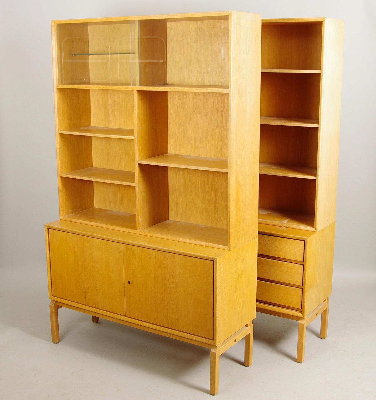 BOKHYLLOR, 2 stycken, ek, Erik Wörtz.