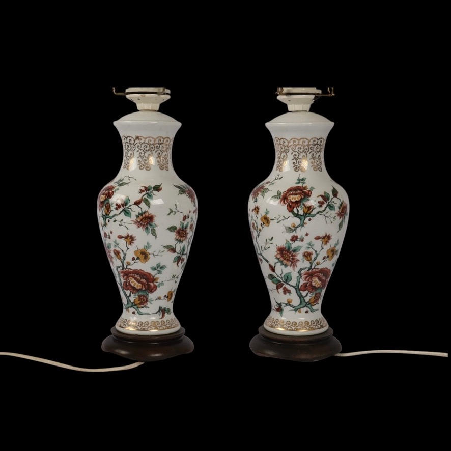 Sarja 2 pöytävalaisinta, posliiniliima.