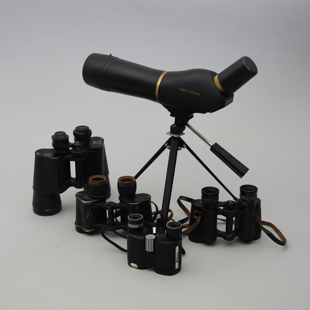 KIKARE, 5 stycken vara ett på stativ.