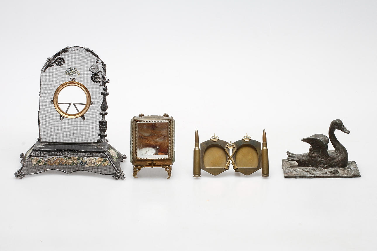 FICKUR OCH FICKURSSTÄLL, 5 delar, 1900-tal.