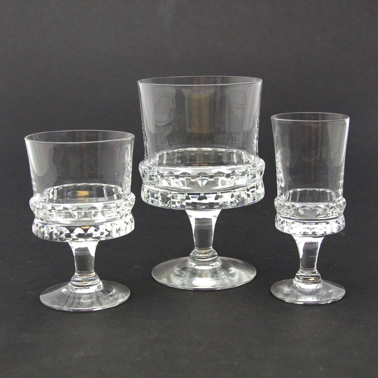 GLASSERVISDELAR, 26 delar, "Corona", Bengt Edenfalk, Skruf.