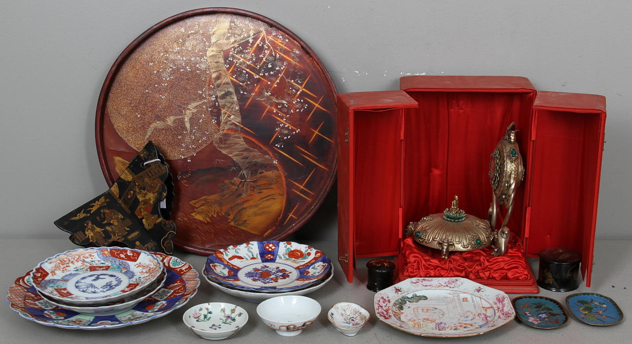 OSTINDISKA FÖREMÅL, 15 delar, 1800-1900-tal.