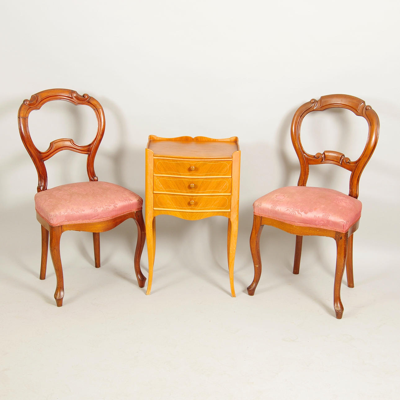 STOLAR SAMT BYRÅ, mahogny, 1900-tal.