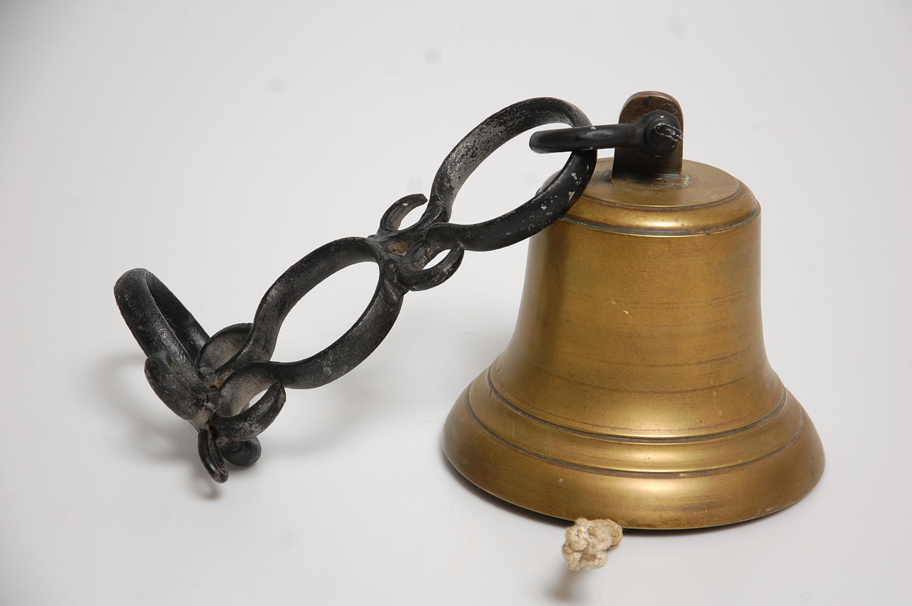 SKEPPSKLOCKA, malm märkt Ruby & Utley England.