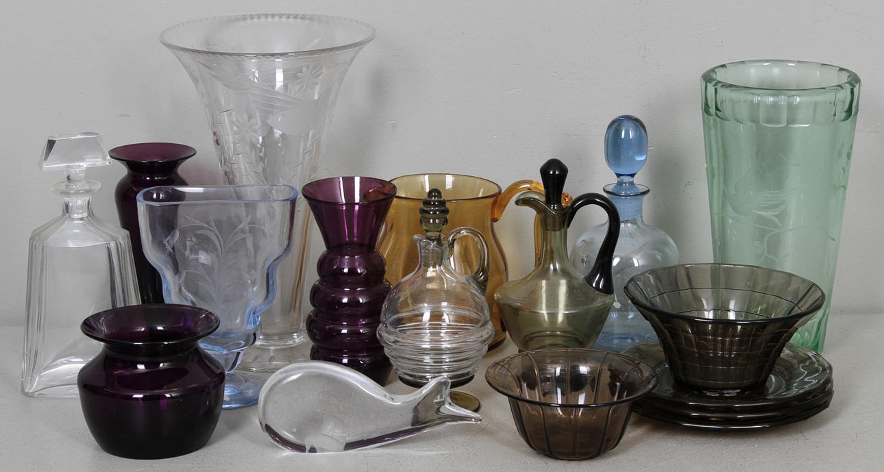 GLASFÖREMÅL, 16 delar, bl.a. Kosta, Åfors, 1900-tal.