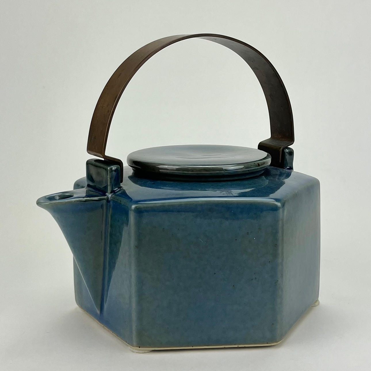 SIGNE PERSSON-MELIN. A stoneware teapot, “Six-sided”, Rörstrand.