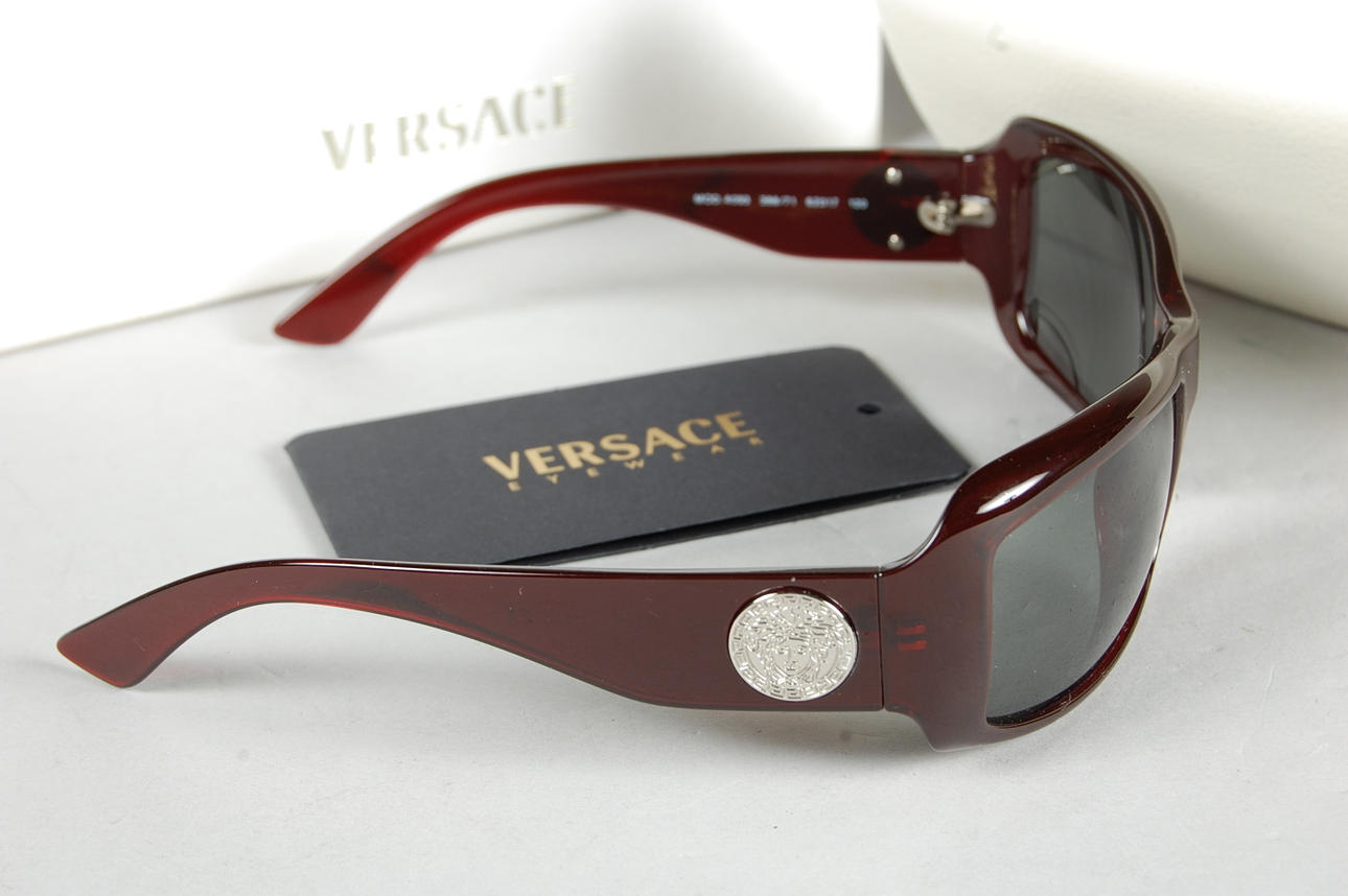 SOLGLASÖGON, VERSACE, med originalkartong, serienr. 203648125.