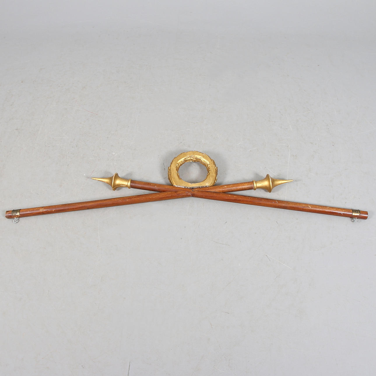 FANSTÄNGER / HÅLLARE, valnöt, senempir, 1800-tal.