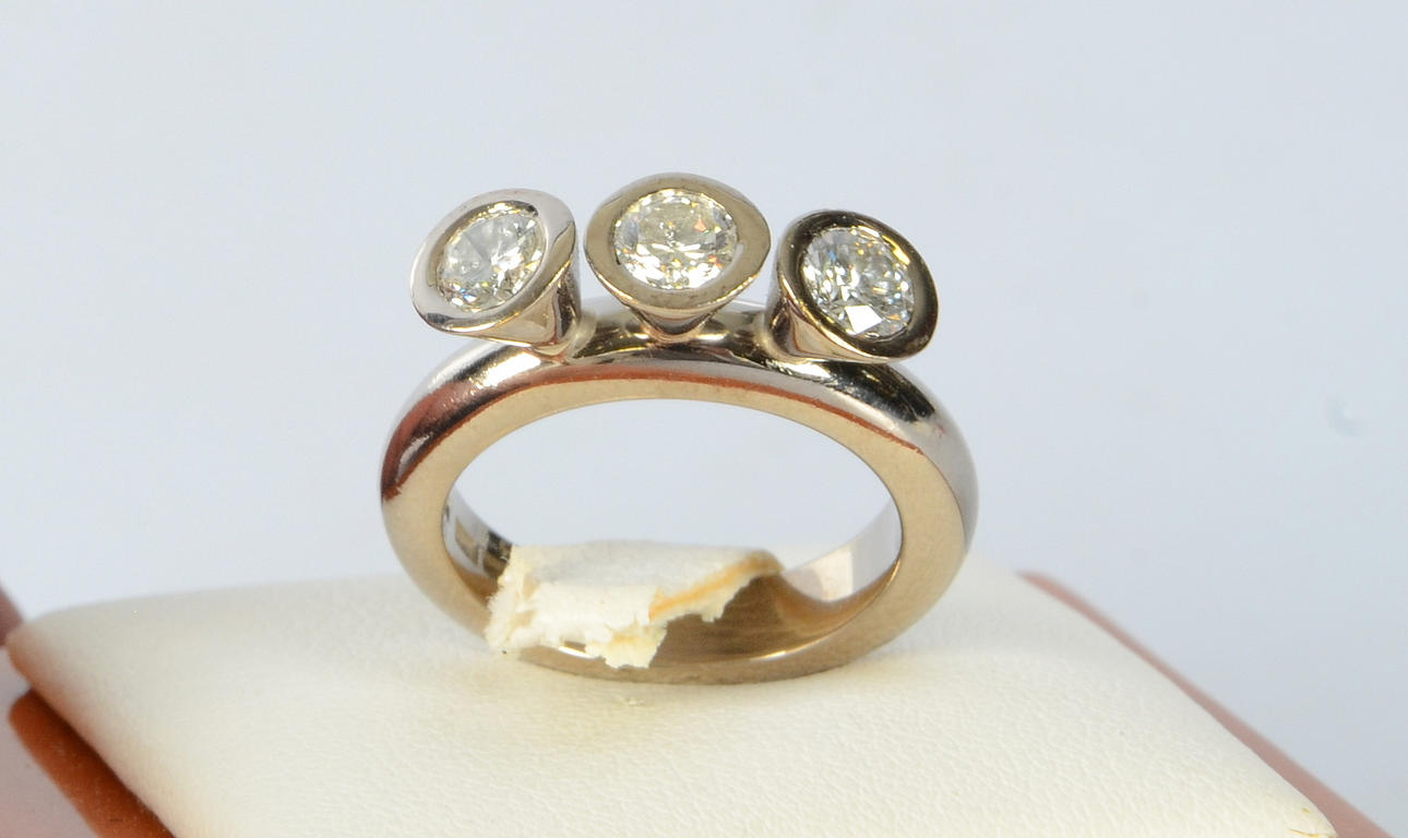 DIAMANTRING, 18K, Bengt Hallberg, Köping, 2002, tot 1,10ct.