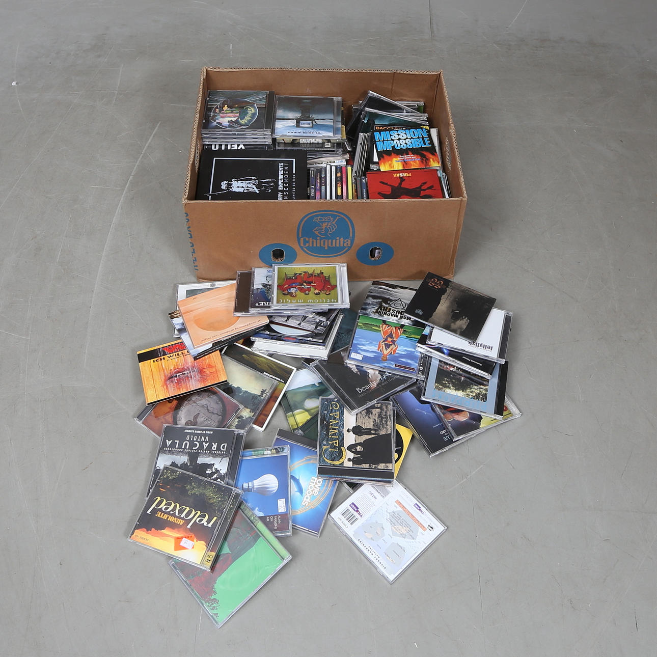 CD-levyt, mukaan lukien metalli.