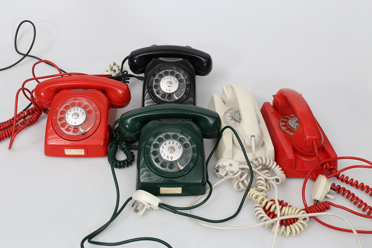 TELEFONER, 5 stycken, 1900-talets andra hälft.