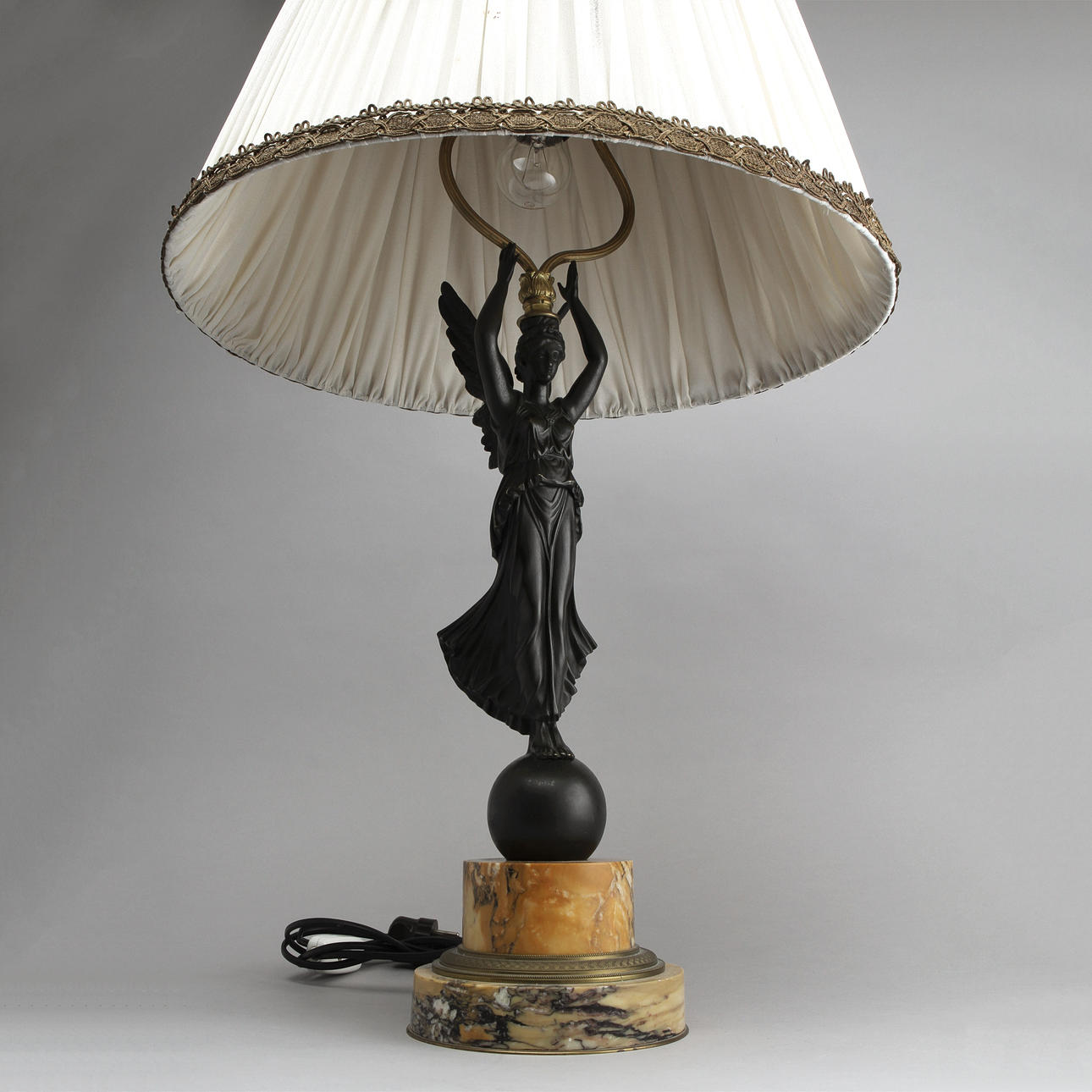 BORDSARMATUR, empirestil 1900-tal.