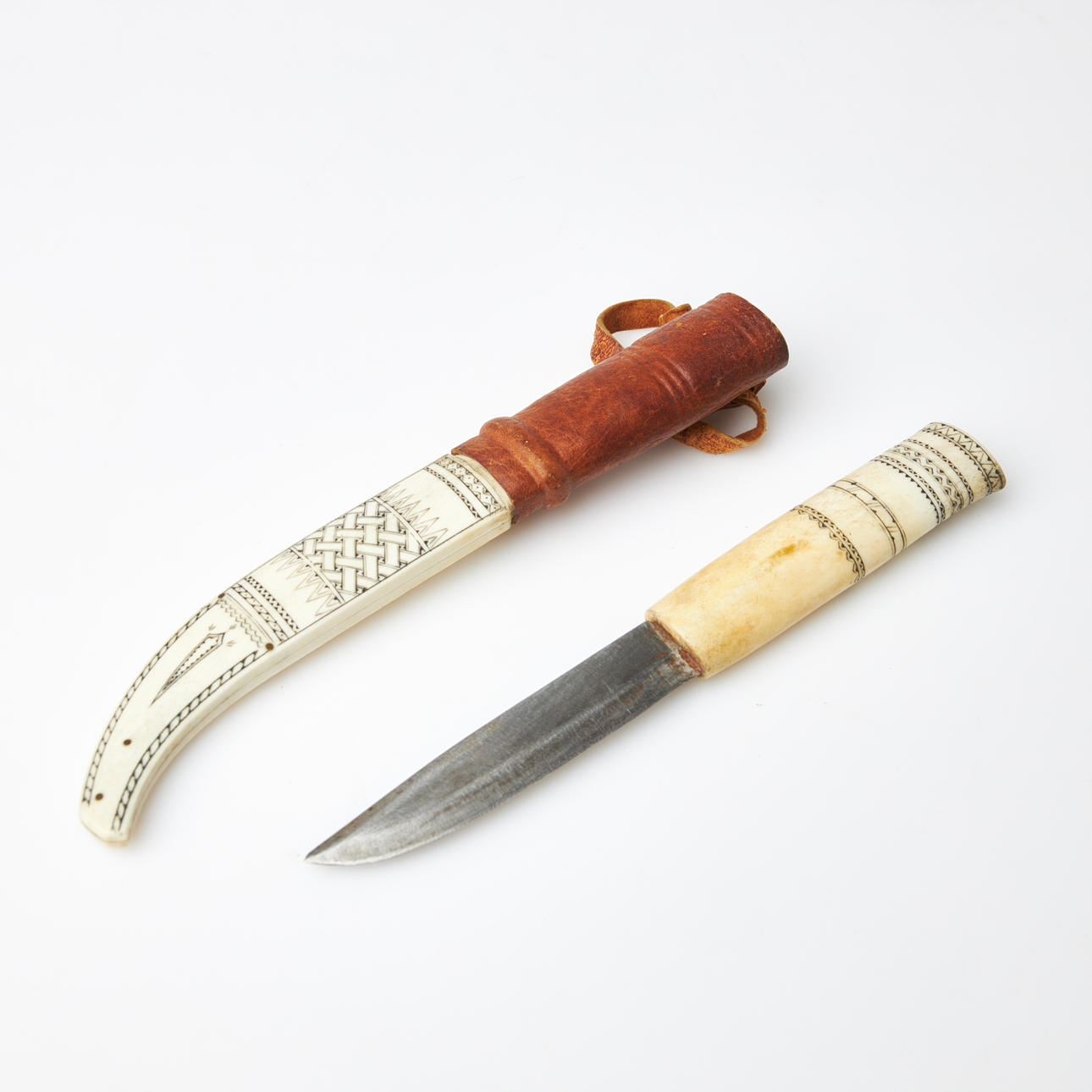 PAUL LARSSON. Ein Halbhornmesser, Järpbyn, signiert.