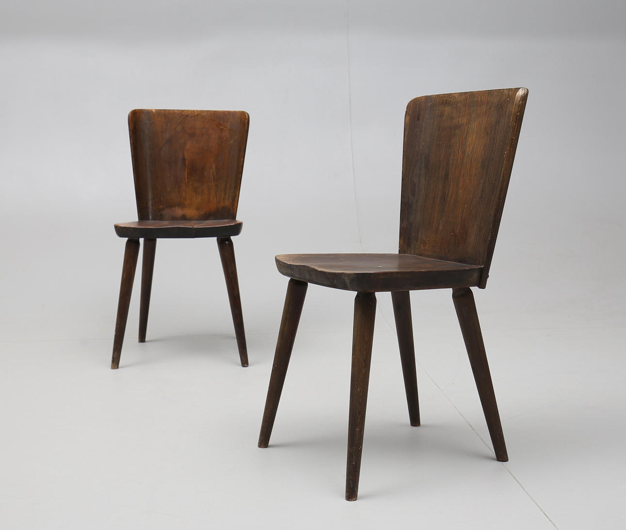 STOLAR, ett par, "modell 510", Svensk fur, Göran Malmvall, Karl Andersson och söner. 1900-tal.