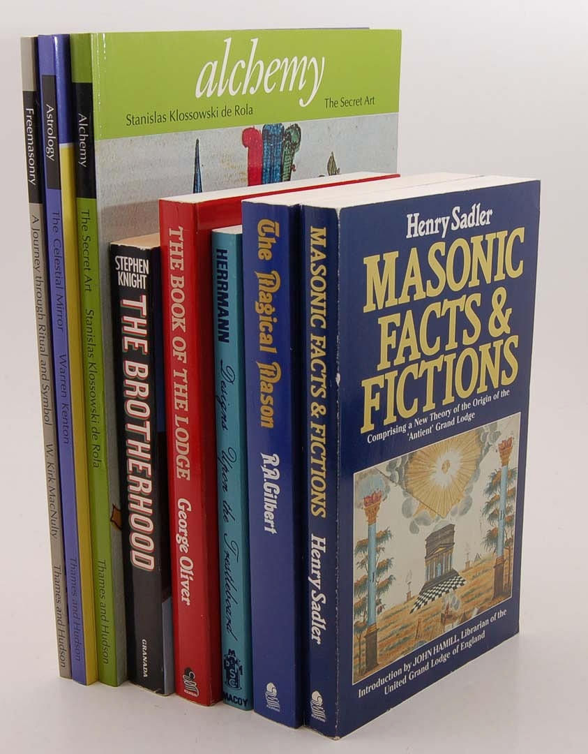 FRIMURERI. åtta häftade böcker om alkemi / astrology / frimureri / broderskap mm.