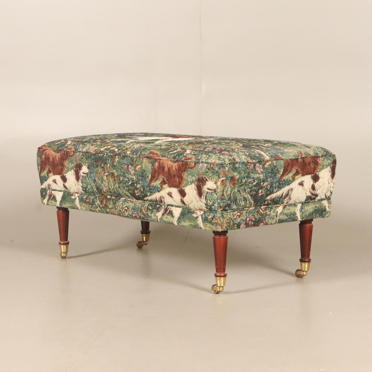 PALET CON ASIENTO TAPIZADO.