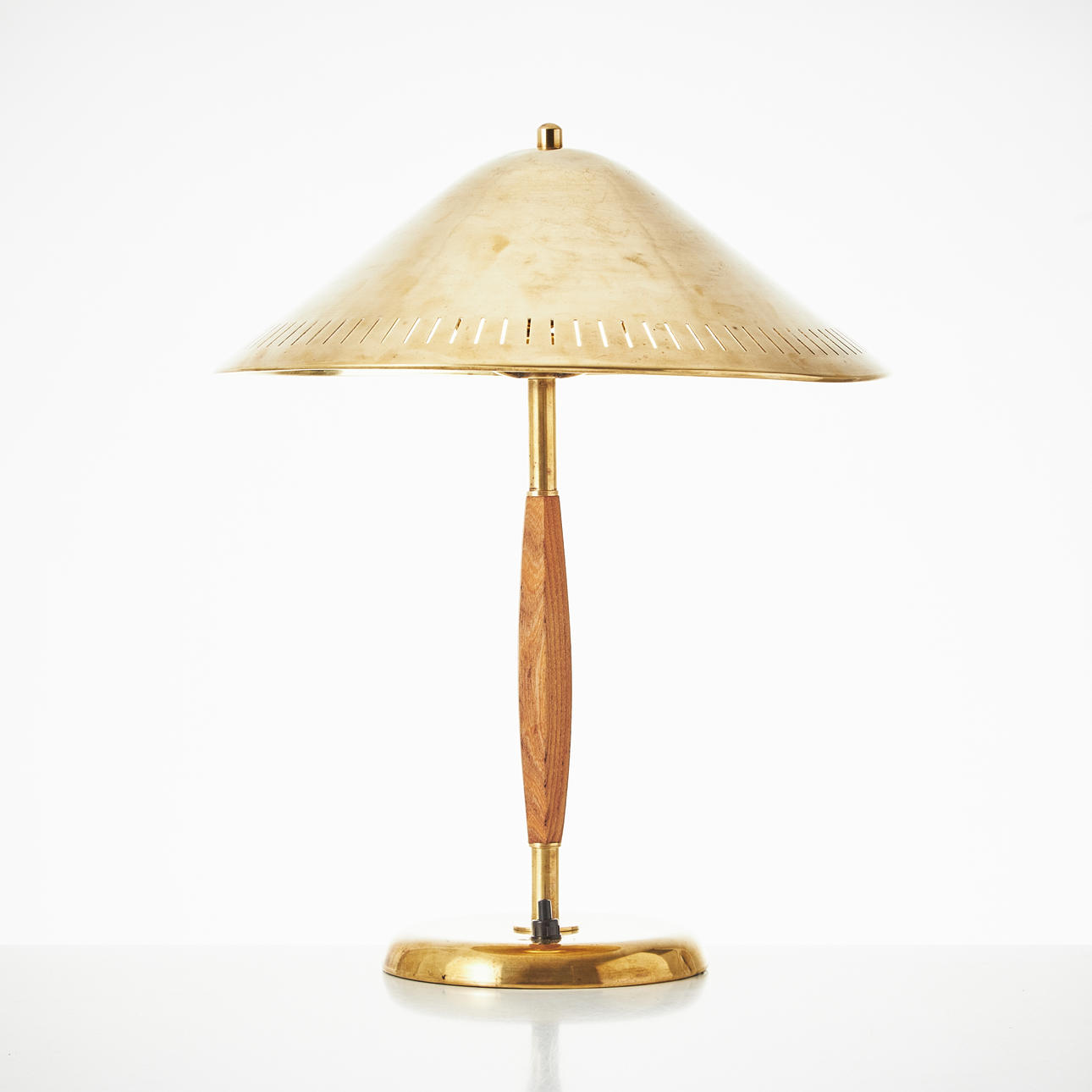 HARALD NOTINI. Table lamp, Arvid Böhlmarks Lampfabrik, 1940s, Swedish Modern, model 15296, brass and elm.