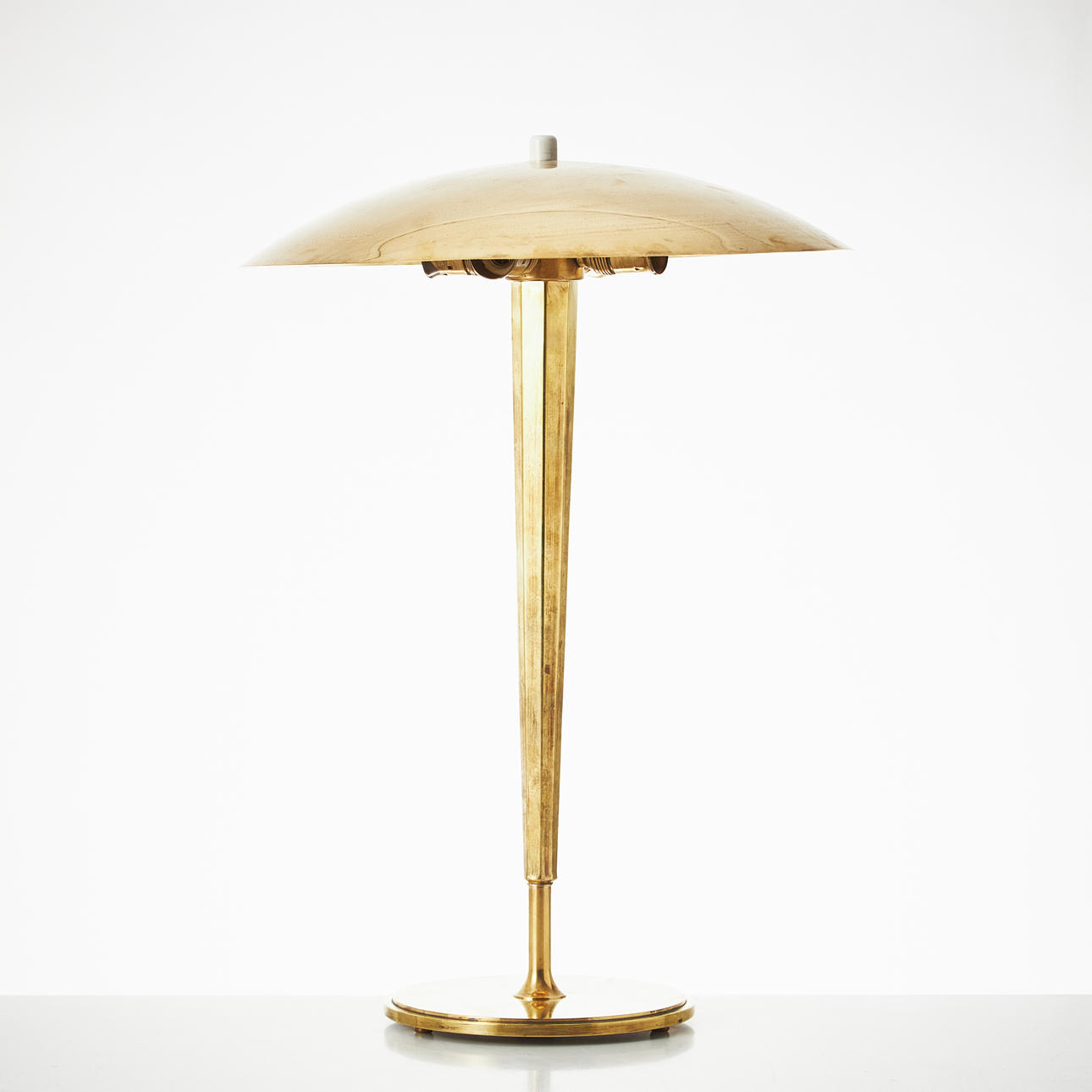 HARALD NOTINI. Table lamp, Arvid Böhlmarks Lampfabrik, 1930s, Swedish Modern, model 15199, brass.