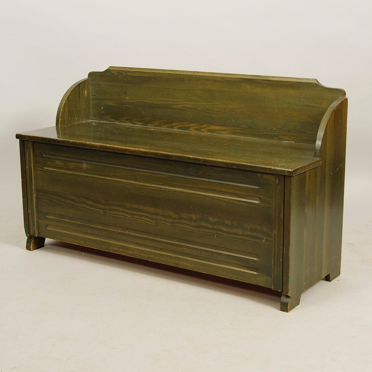 BÄNK, laserad fur, 1900-talets andra hälft.