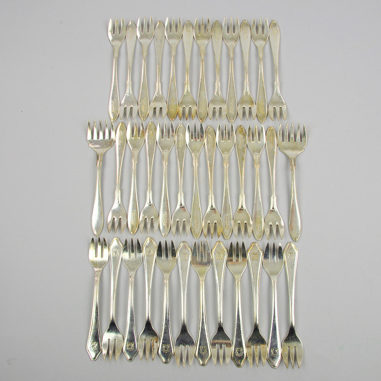 OSTRONGAFFLAR, 37 delar, olika modeller, nysilver.