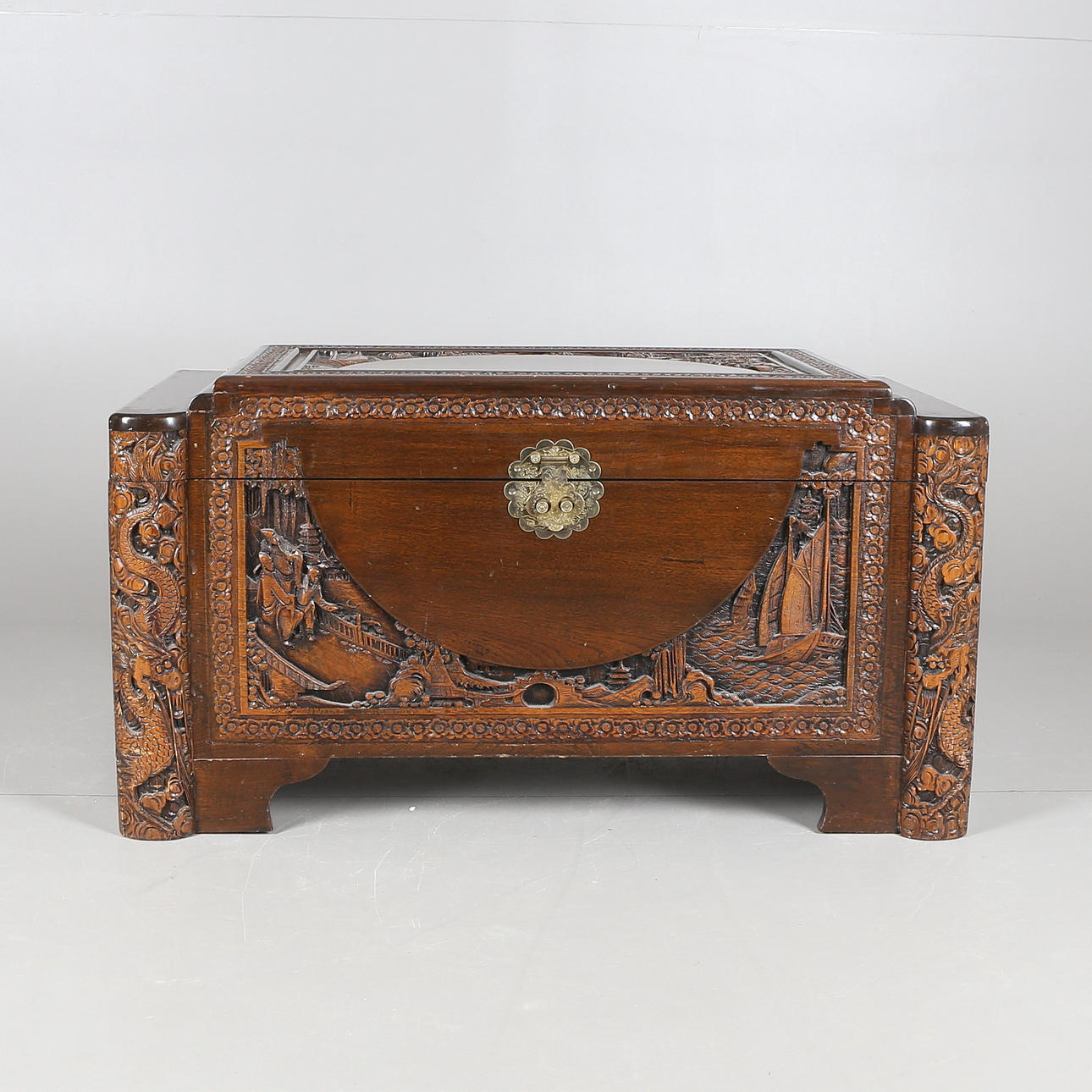 KISTA, mörkbonat trä, 1900-talets andra hälft.