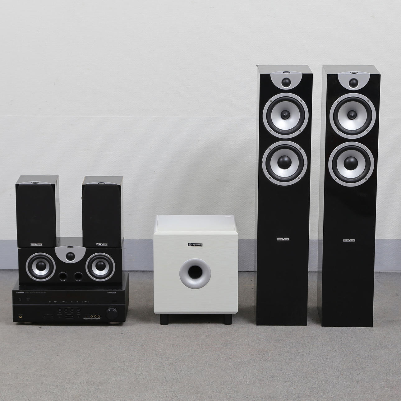 HÖGTALARSYSTEM, DYNAVOICE, SAMT SUBWOOFER OCH YAMAHA RECIEVER.