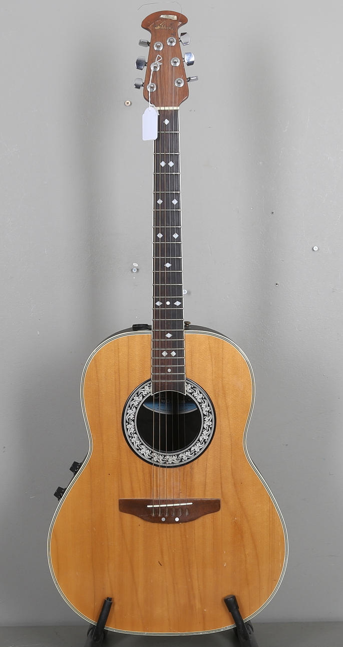 HALVAKUSTISK GITARR, CC67, Celebrity by Ovation.