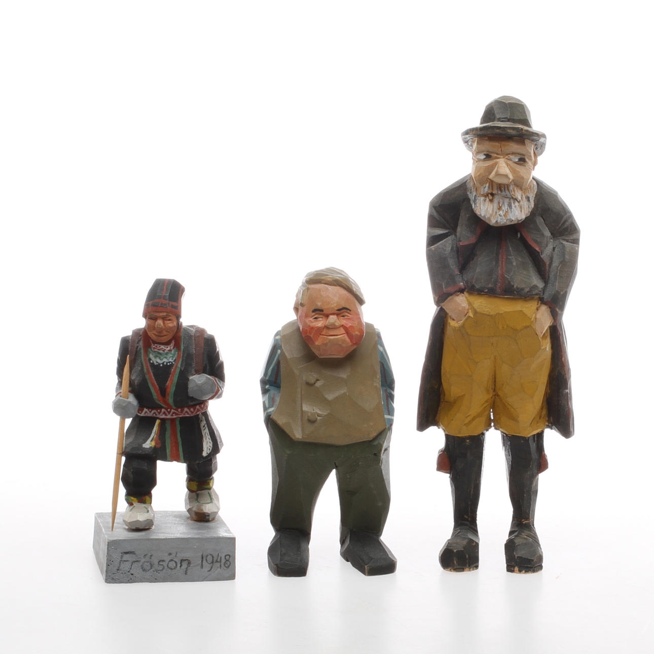 FIGURINER, 3 st, skuret och bemålat trä, bla. Georg Jonsson.